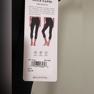 Alo slice capri yoga pants. Side leg cutout. NWT. Size medium